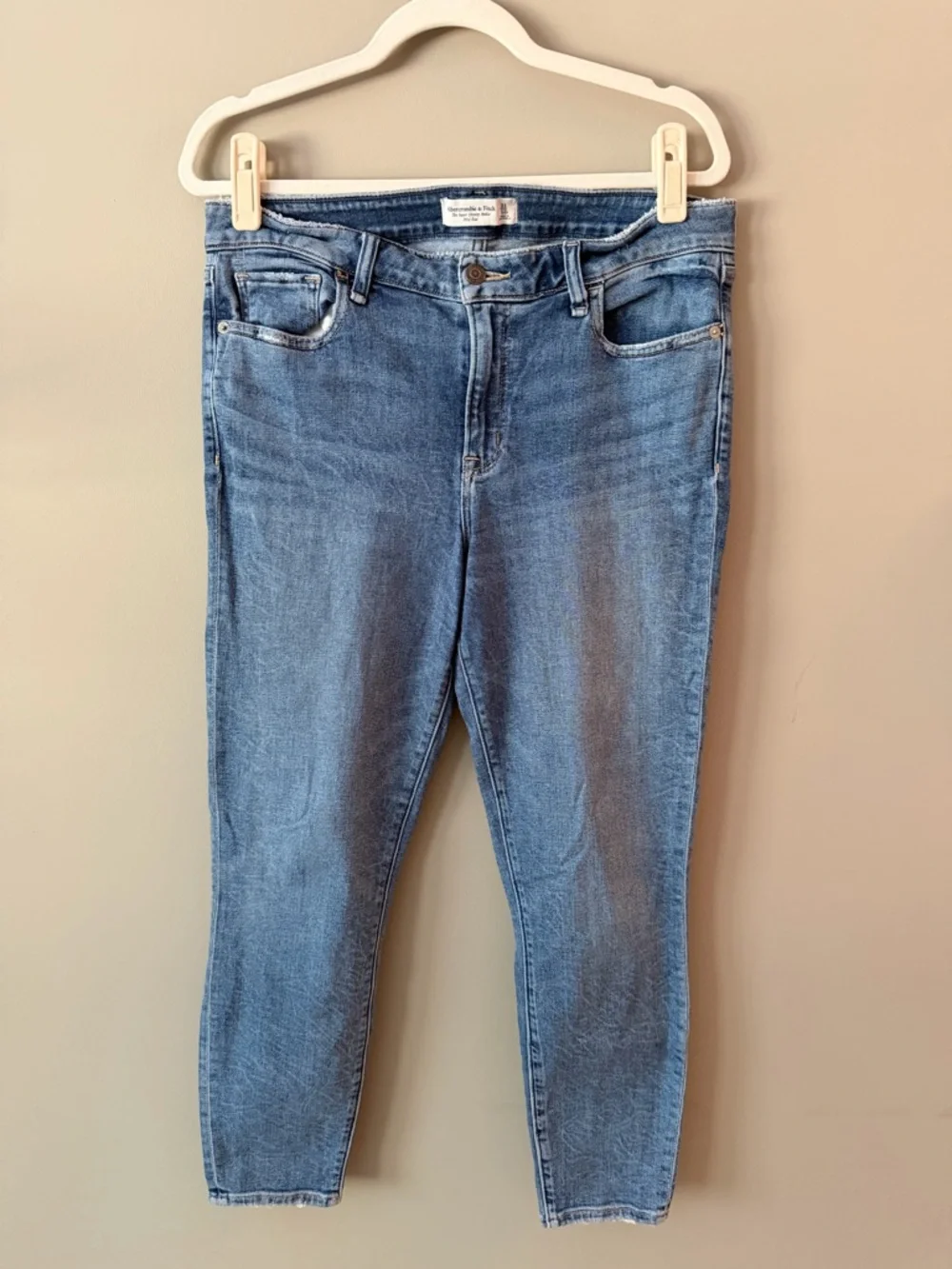 Abercrombie & Fitch Women's Light Blue Skinny Jeans - Picture 1 of 3